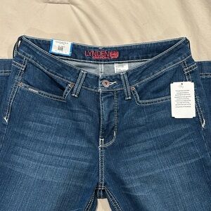 Ladies moderate rise, slim fit Cinch trousers.